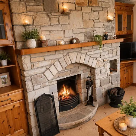 Lakeside Retreat Sleeps 8 & 15 Mins From Westport Casa vacanze *