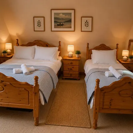 Lakeside Retreat Sleeps 8 & 15 Mins From Westport Casa vacanze *