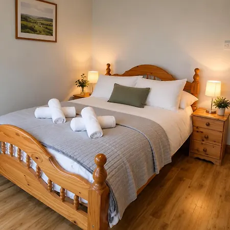 Lakeside Retreat Sleeps 8 & 15 Mins From Westport Casa vacanze