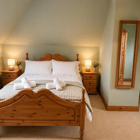 別荘 Lakeside Retreat Sleeps 8 & 15 Mins From Westport Islandeady