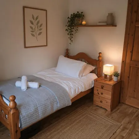 Lakeside Retreat Sleeps 8 & 15 Mins From Westport Casa vacanze *