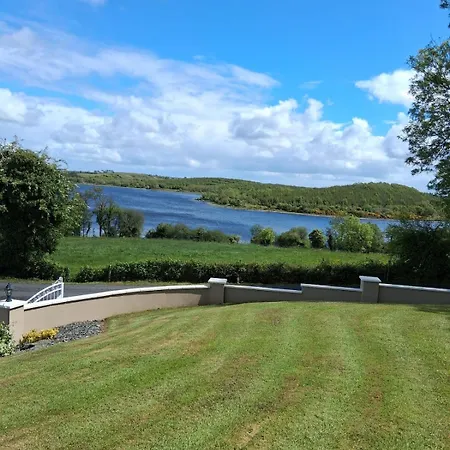 Lakeside Retreat Sleeps 8 & 15 Mins From Westport * COUNTY MAYO
